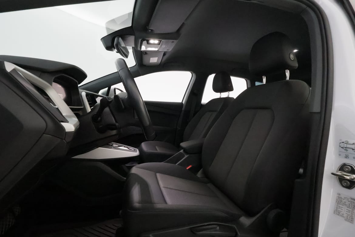 Audi Q4 e-tron 2023 - miniatyr 12
