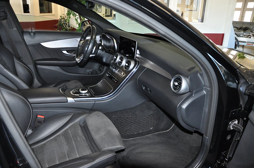 Mercedes-Benz C 2019 - miniatyr 9