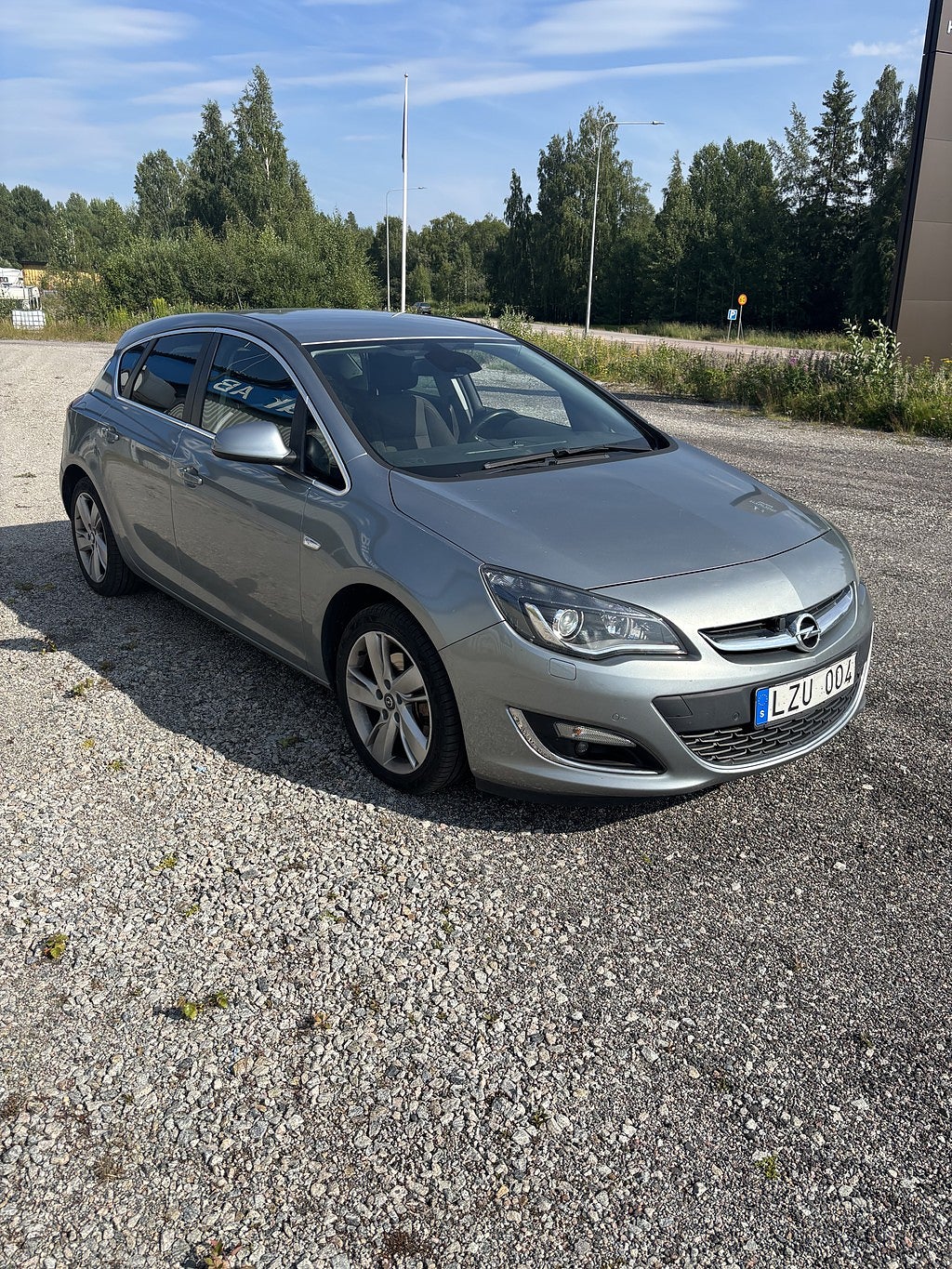 Opel Astra 2013 - miniatyr 2