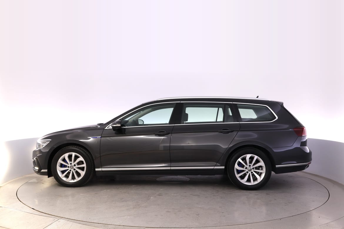 Volkswagen Passat 2023 - miniatyr 2