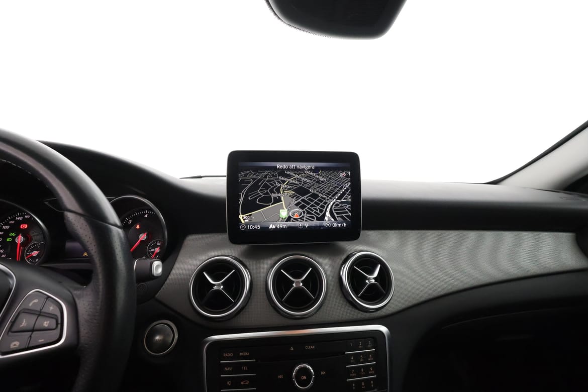 Mercedes-Benz GLA 2018 - miniatyr 13