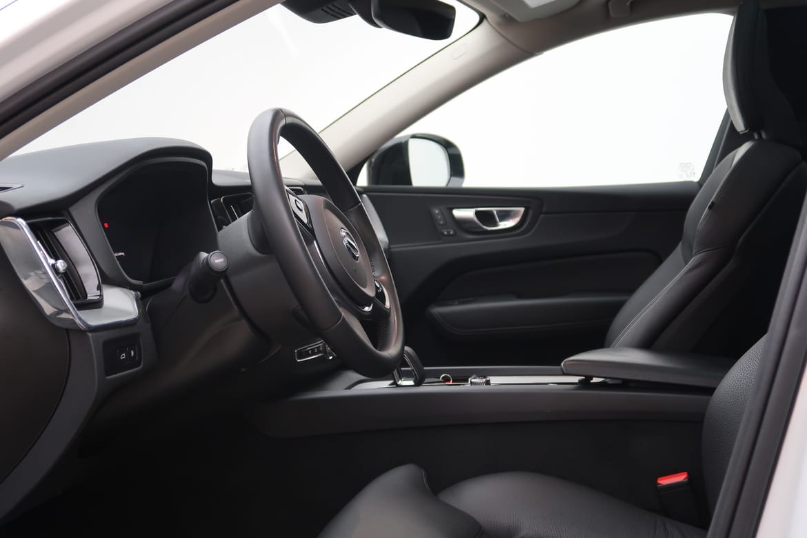 Volvo XC60 2023 - miniatyr 4
