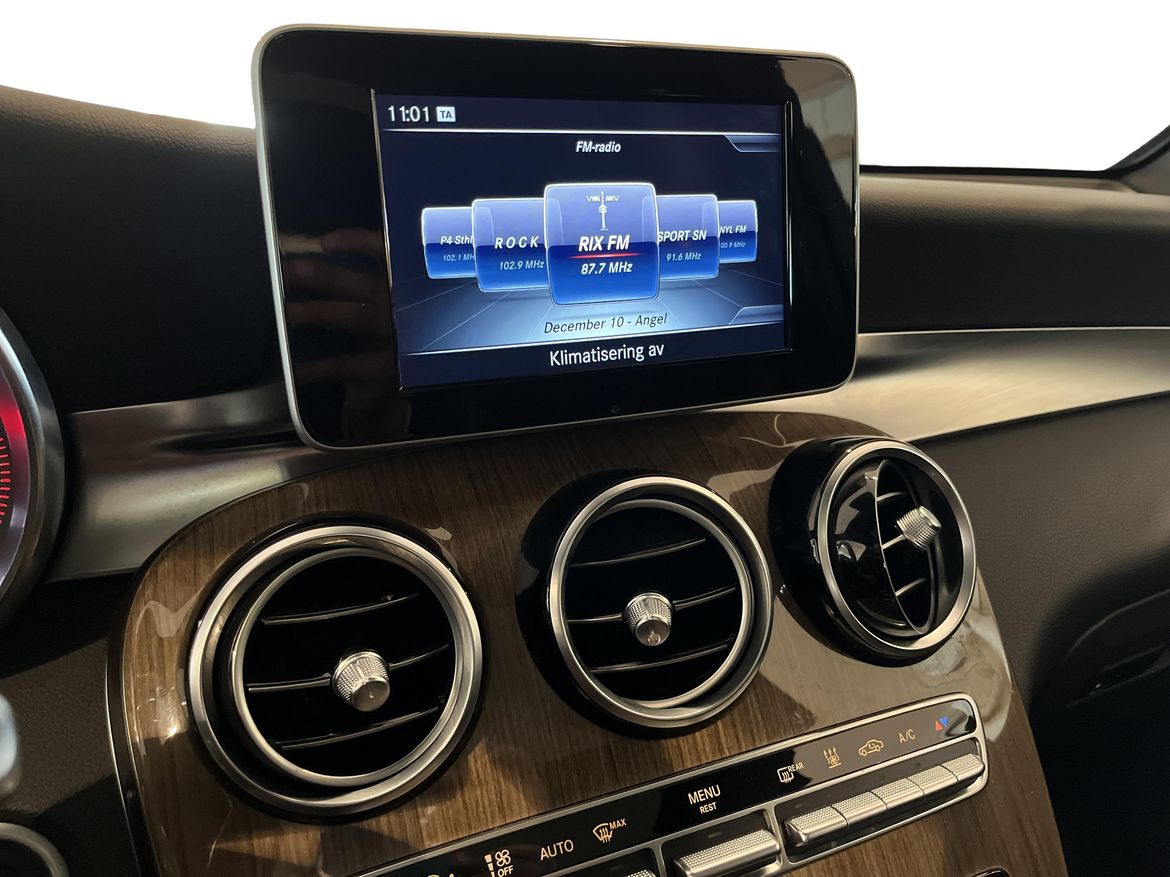 Mercedes-Benz GLC 2017 - miniatyr 24