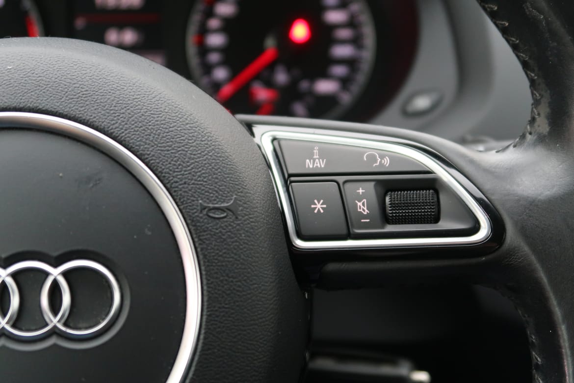 Audi Q3 2016 - miniatyr 10