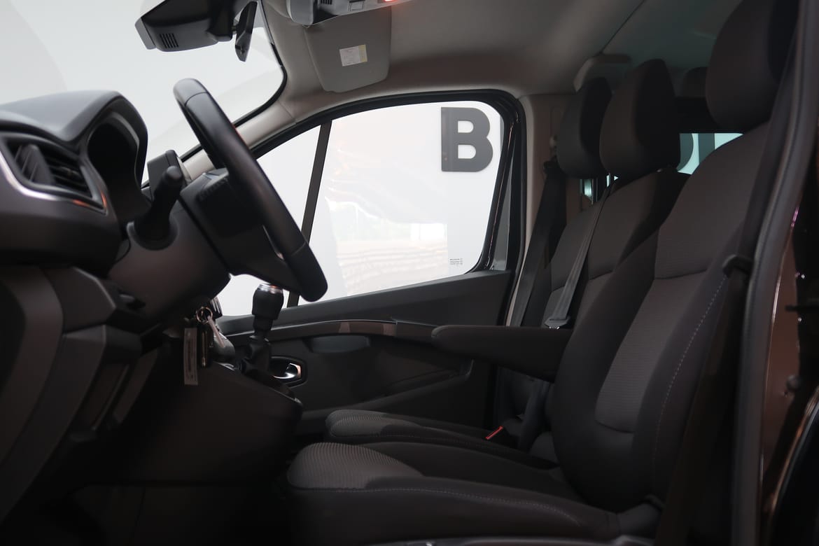 Renault Trafic 2023 - miniatyr 4