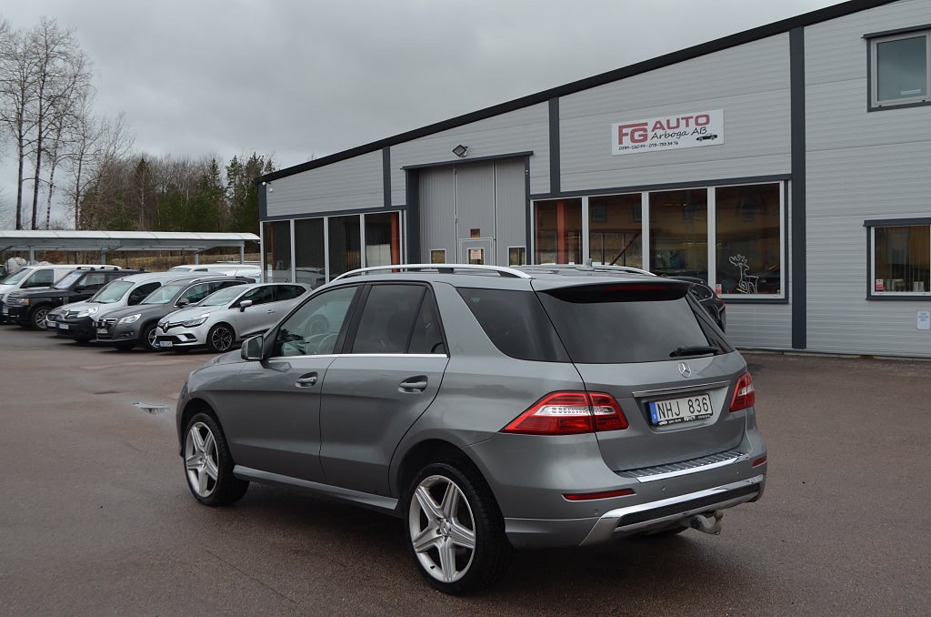 Mercedes-Benz ML 2013 - miniatyr 11