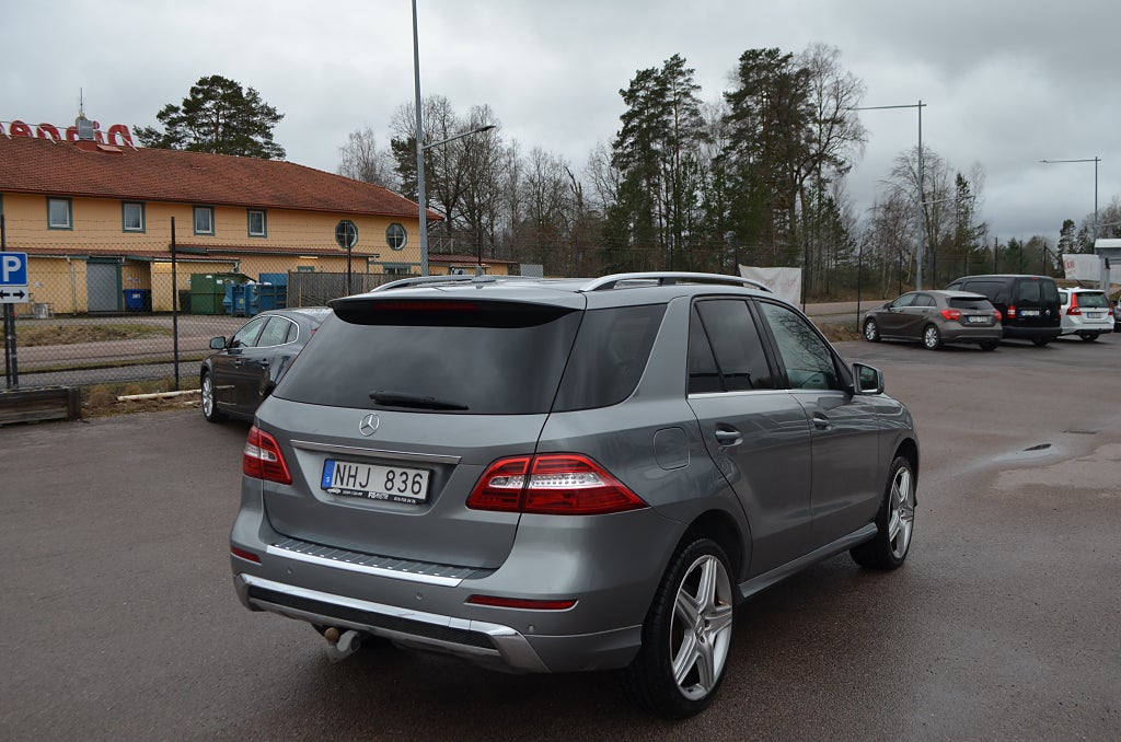 Mercedes-Benz ML 2013 - miniatyr 13