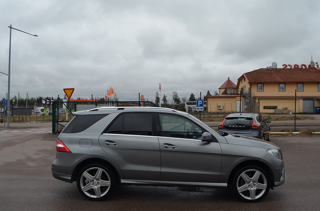 Mercedes-Benz ML 2013 - miniatyr 15