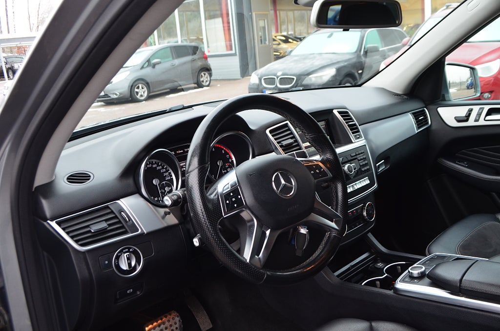 Mercedes-Benz ML 2013 - miniatyr 19