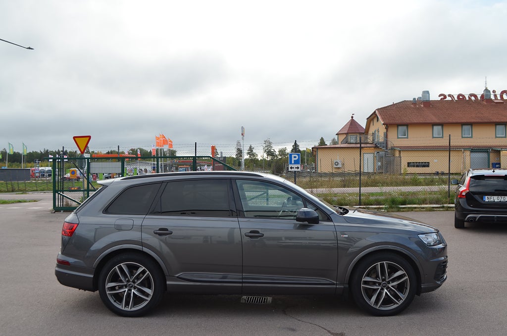 Audi Q7 2019 - miniatyr 16