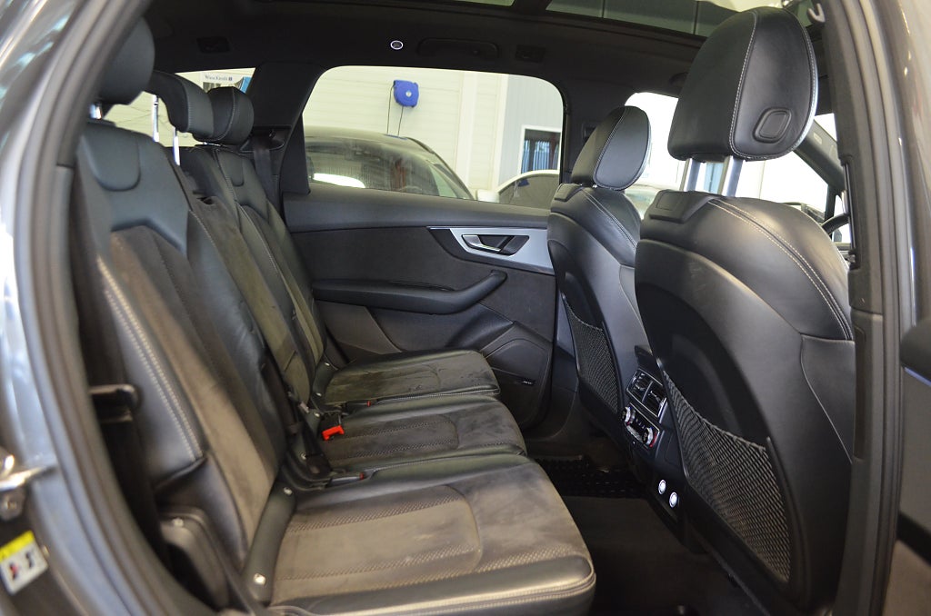 Audi Q7 2019 - miniatyr 23