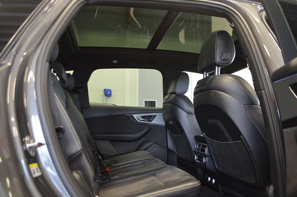 Audi Q7 2019 - miniatyr 24