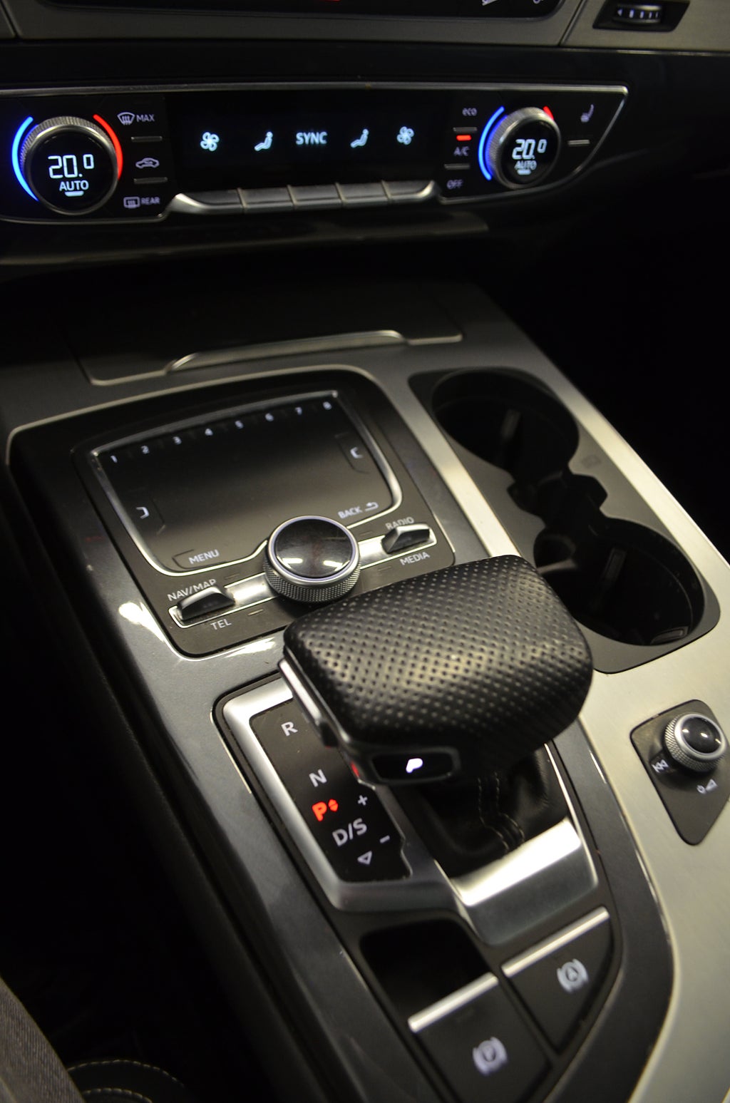 Audi Q7 2019 - miniatyr 33