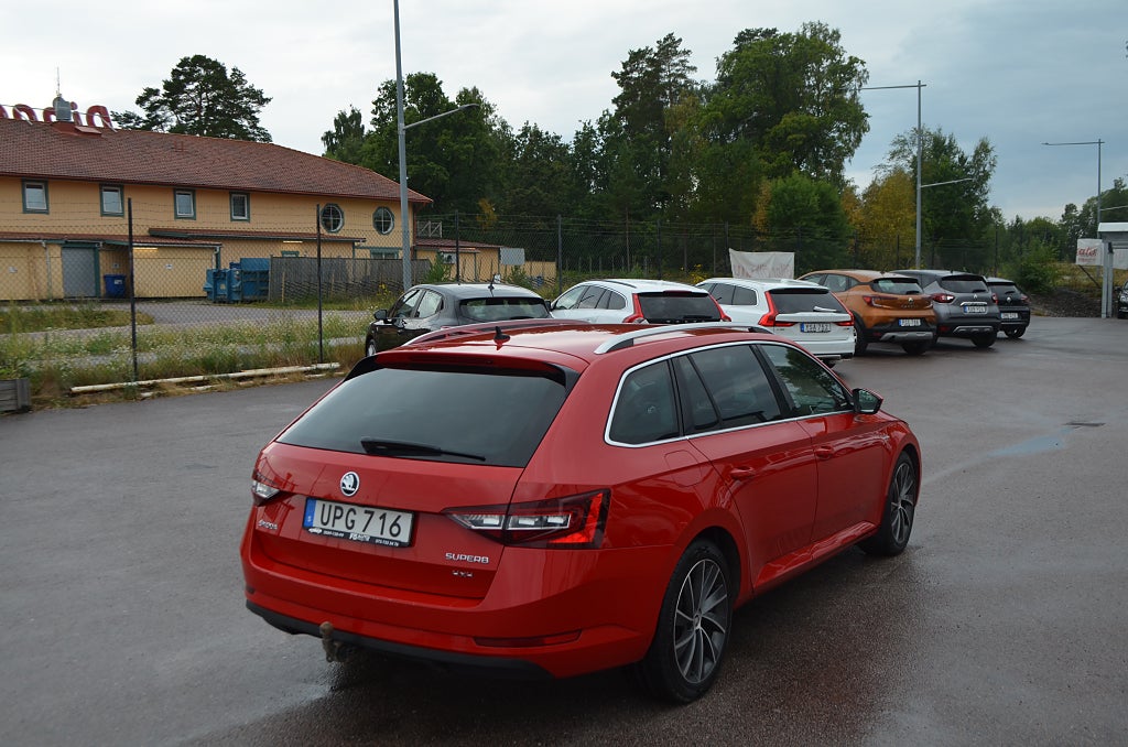 Skoda Superb 2016 - miniatyr 13