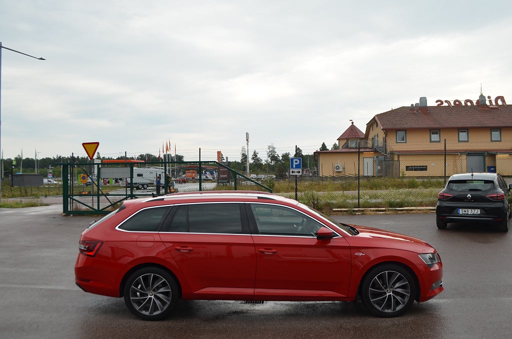 Skoda Superb 2016 - miniatyr 15