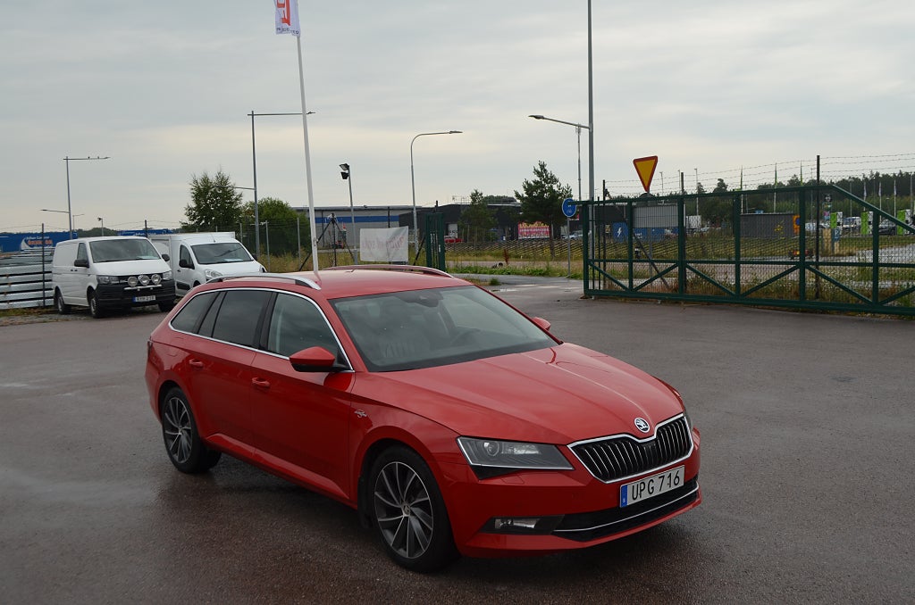 Skoda Superb 2016 - miniatyr 16