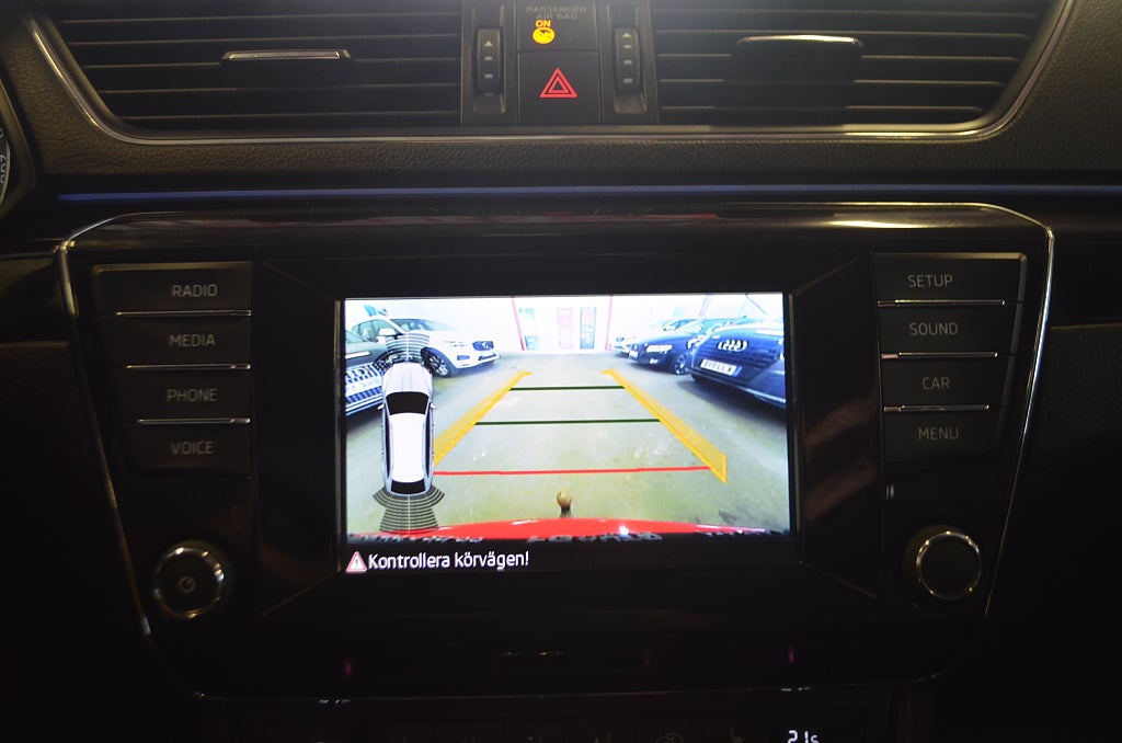 Skoda Superb 2016 - miniatyr 24