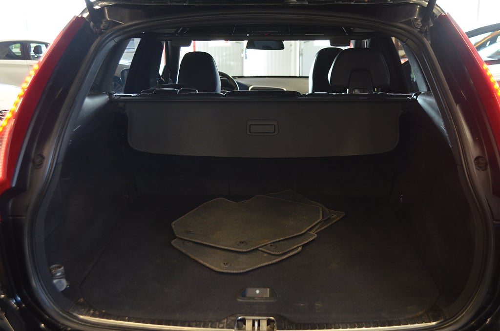 Volvo XC60 2017 - miniatyr 24