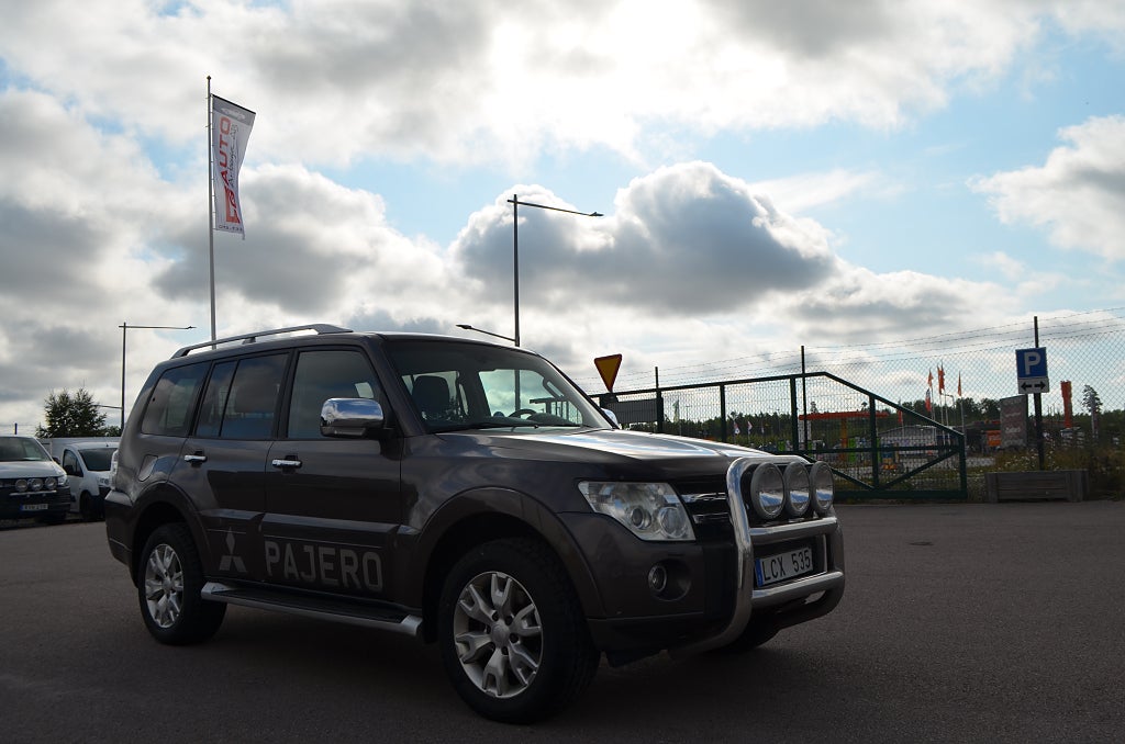 Mitsubishi Pajero 2011 - miniatyr 11