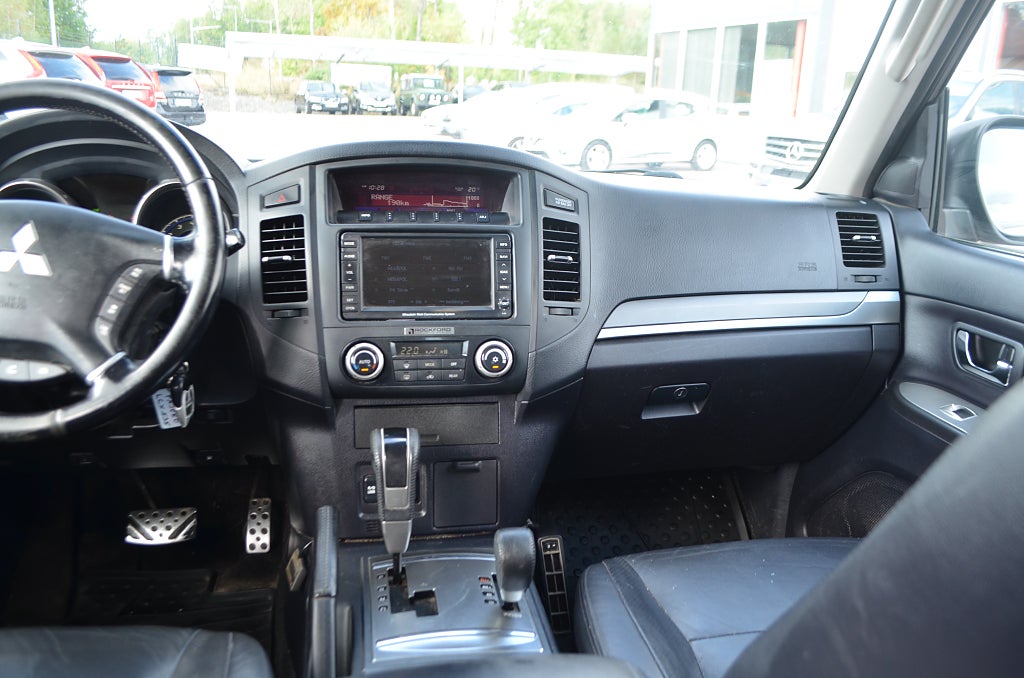 Mitsubishi Pajero 2011 - miniatyr 17