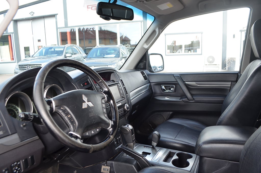Mitsubishi Pajero 2011 - miniatyr 18