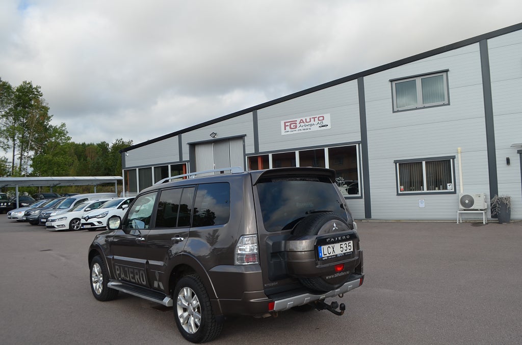 Mitsubishi Pajero 2011 - miniatyr 5