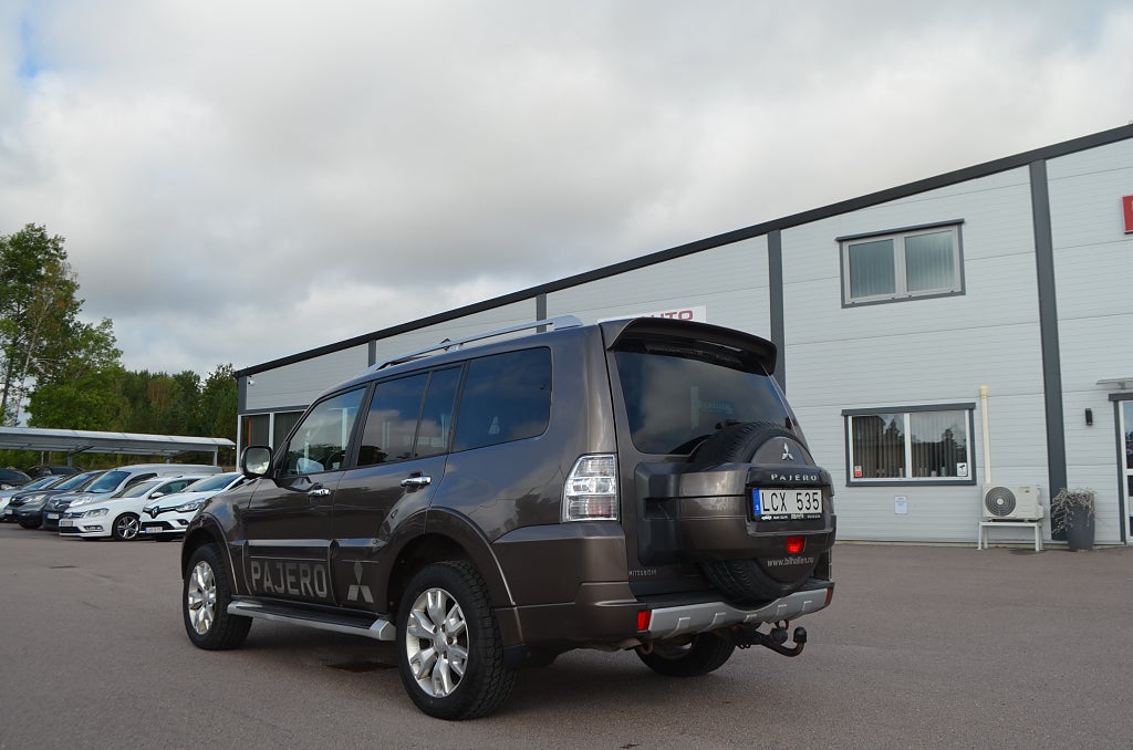 Mitsubishi Pajero 2011 - miniatyr 6