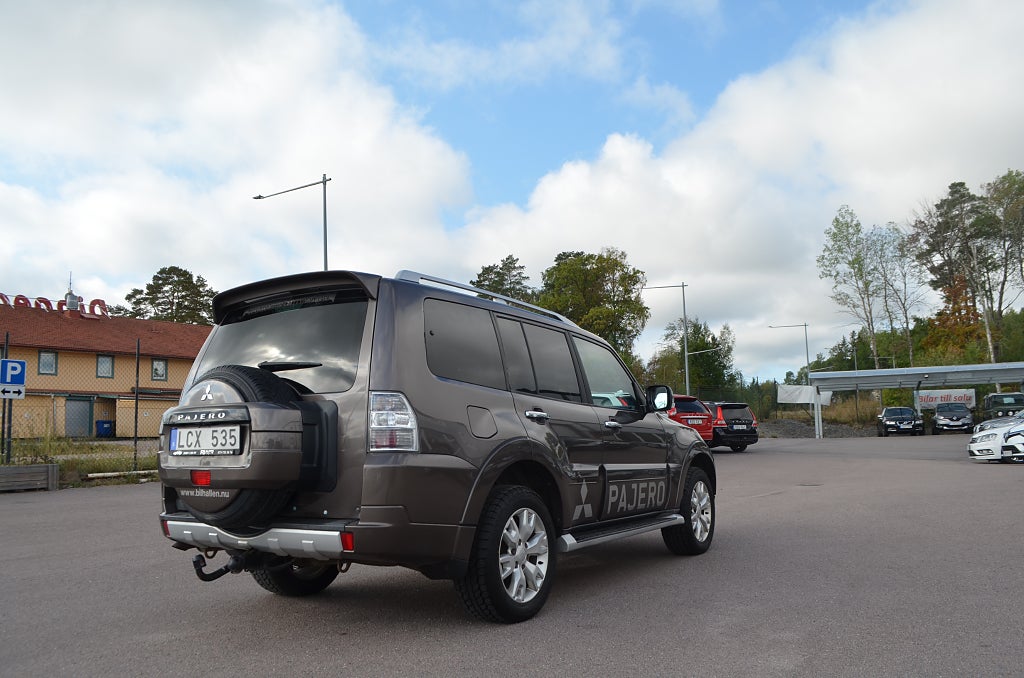 Mitsubishi Pajero 2011 - miniatyr 8