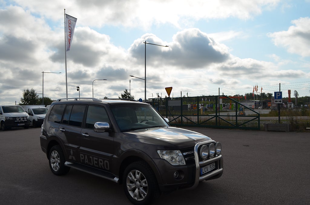 Mitsubishi Pajero 2011 - miniatyr 10