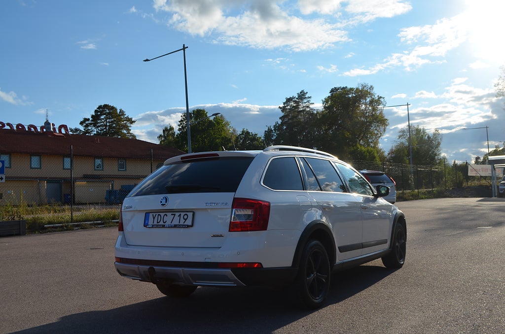 Skoda Octavia Scout 2016 - miniatyr 13