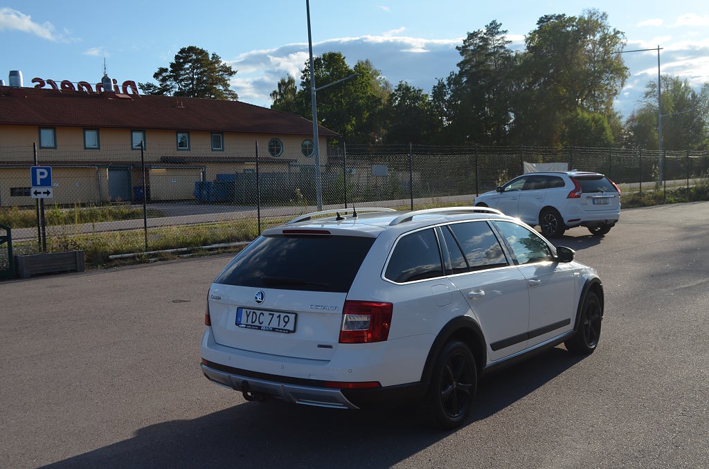 Skoda Octavia Scout 2016 - miniatyr 14