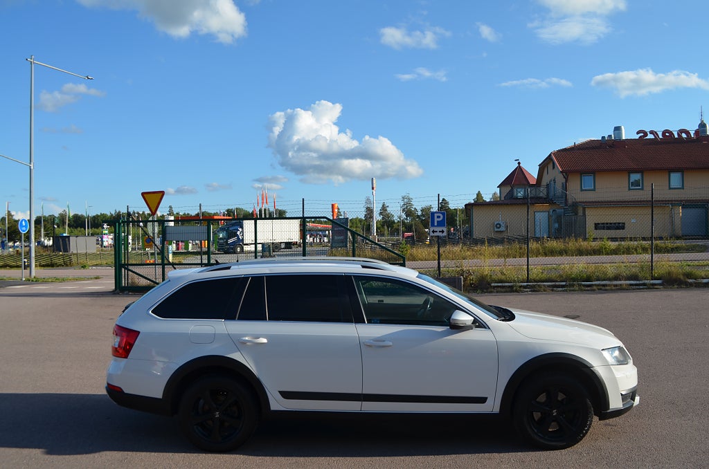Skoda Octavia Scout 2016 - miniatyr 15
