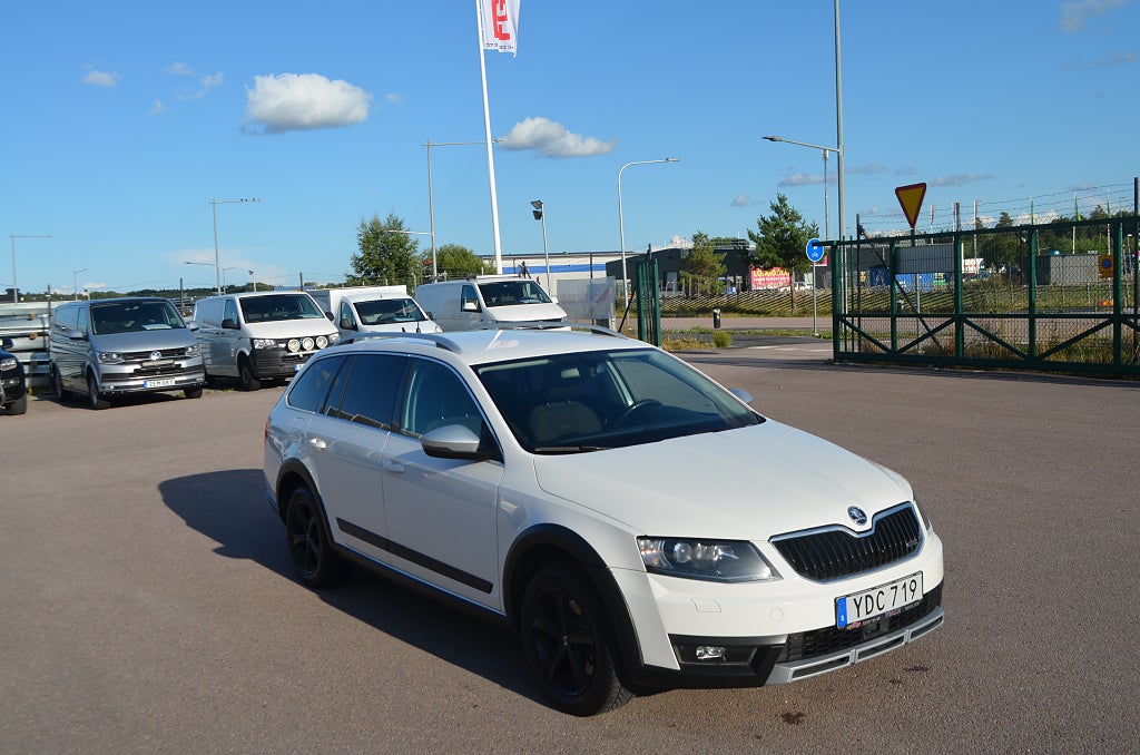 Skoda Octavia Scout 2016 - miniatyr 16