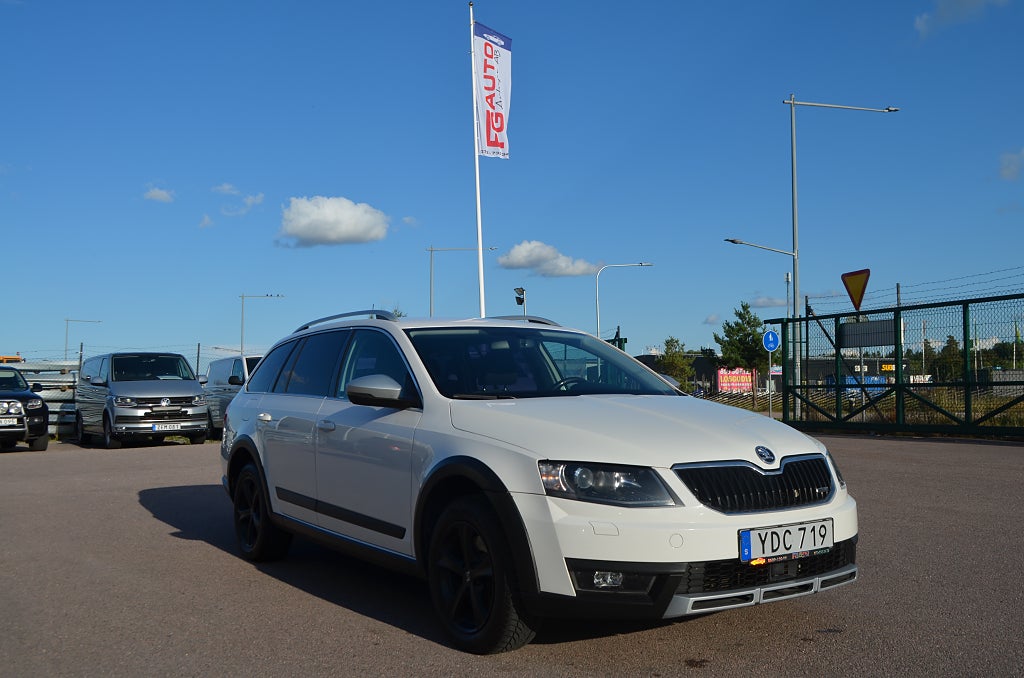 Skoda Octavia Scout 2016 - miniatyr 17