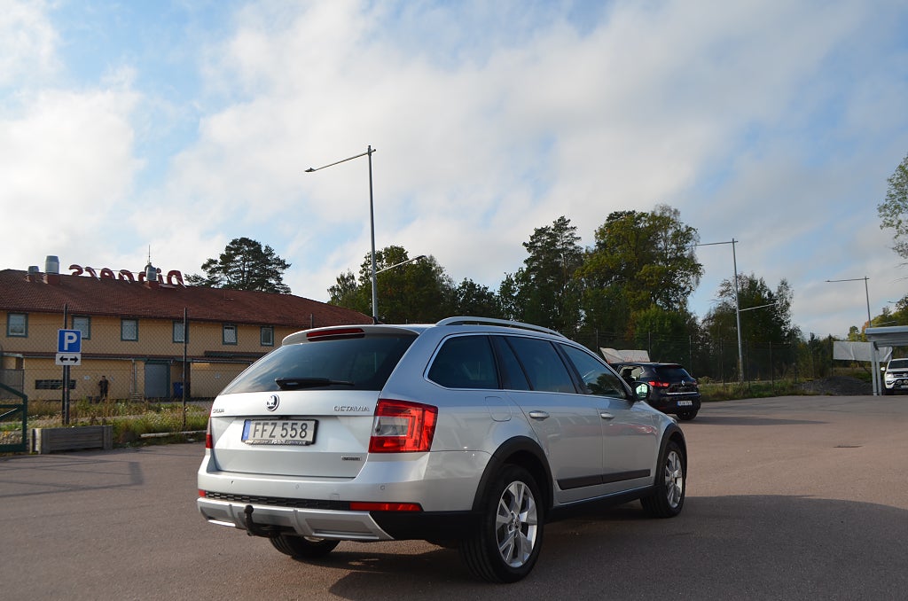 Skoda Octavia Scout 2016 - miniatyr 15