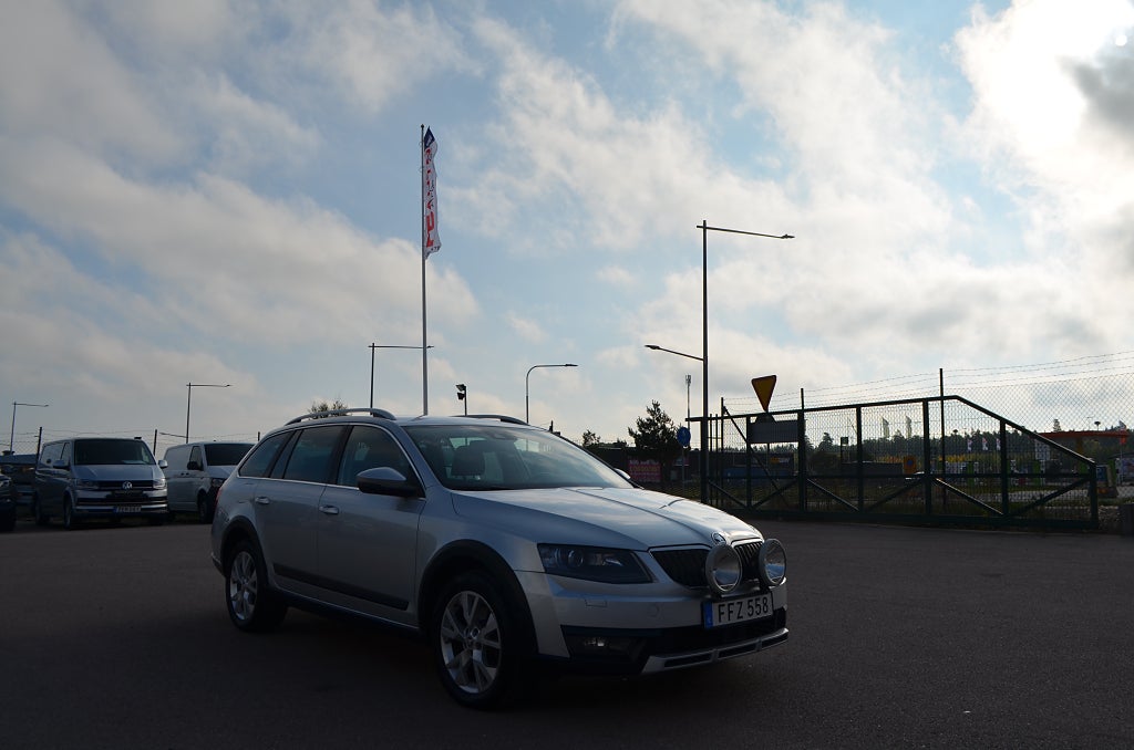 Skoda Octavia Scout 2016 - miniatyr 18