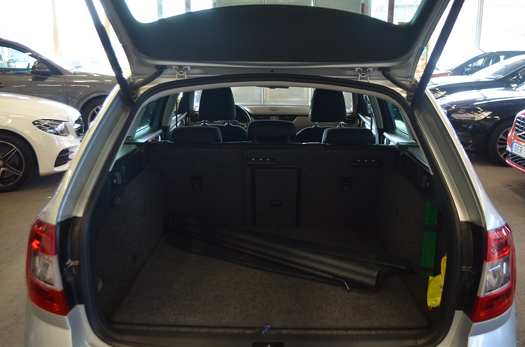 Skoda Octavia Scout 2016 - miniatyr 27