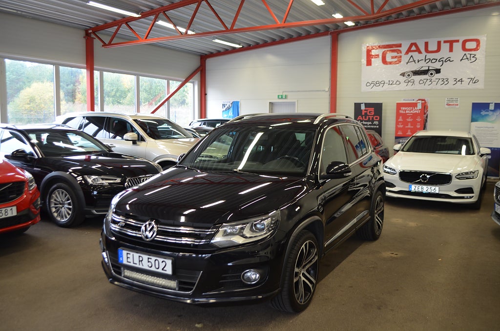 Volkswagen Tiguan 2.0 TDI 4Motion R-LINE 177 hk Värmare Kamera Panorama