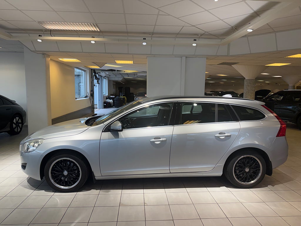 Volvo V60 2.0T Powershift Momentum Drag