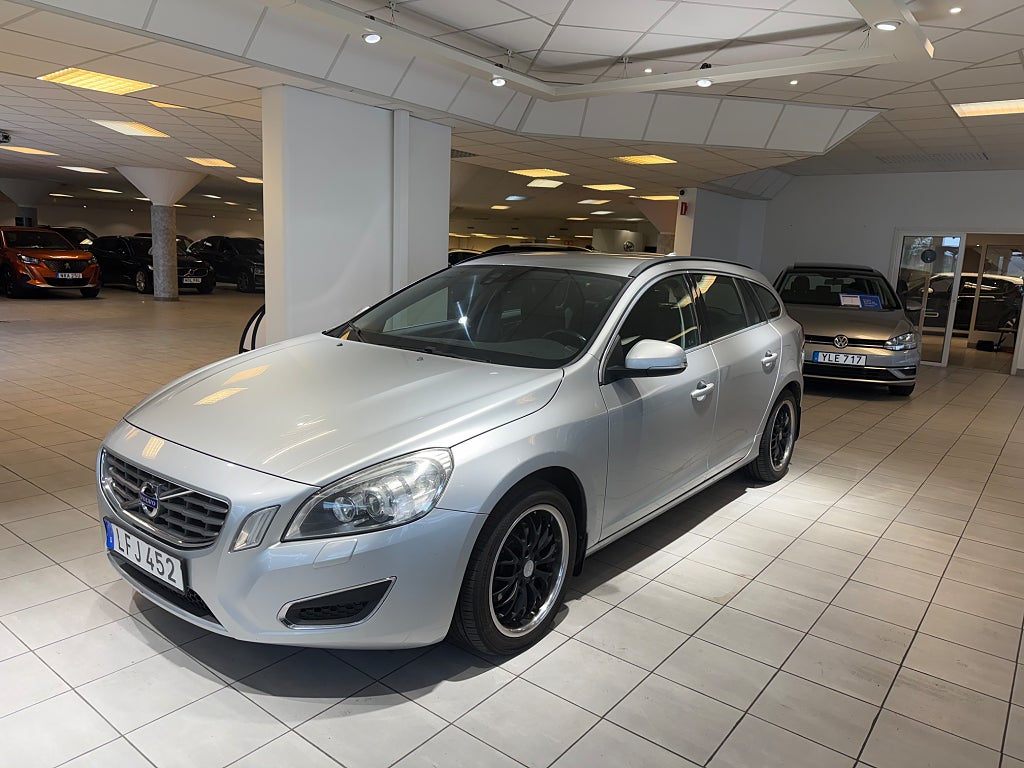 Volvo V60 2011 - miniatyr 2