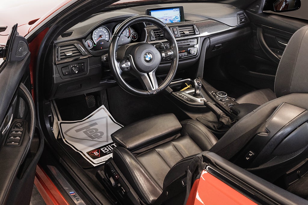 BMW M4 2015 - miniatyr 13