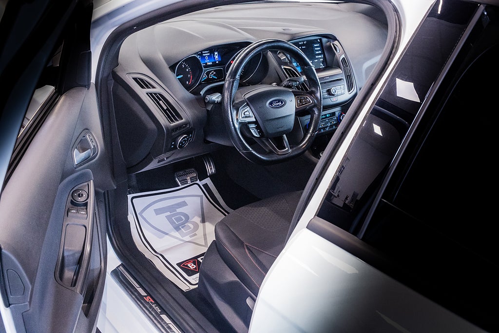 Ford Focus 2018 - miniatyr 13
