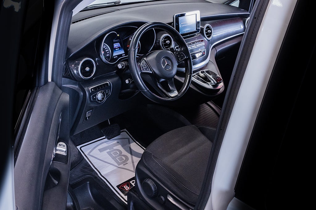Mercedes-Benz V 2016 - miniatyr 12