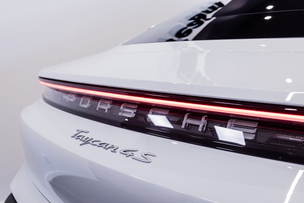 Porsche Taycan 2022 - miniatyr 9