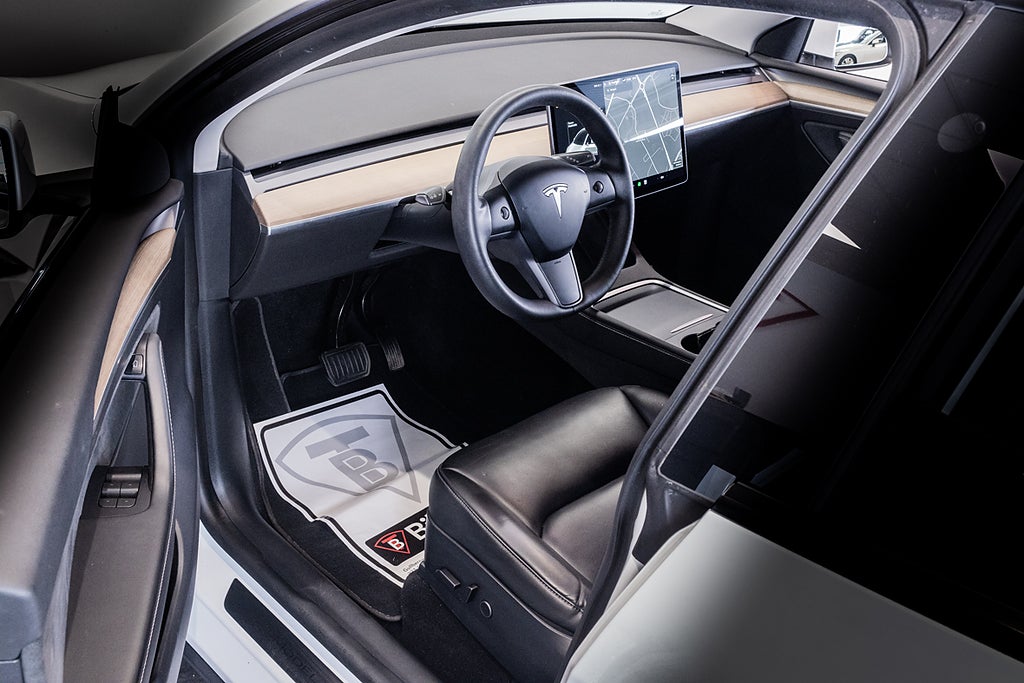 Tesla Model Y 2021 - miniatyr 12