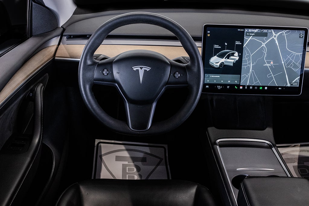 Tesla Model Y 2021 - miniatyr 16