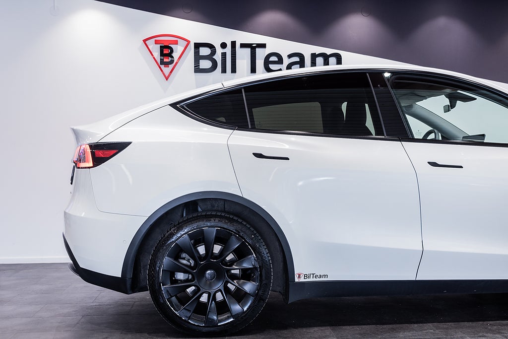Tesla Model Y 2021 - miniatyr 10
