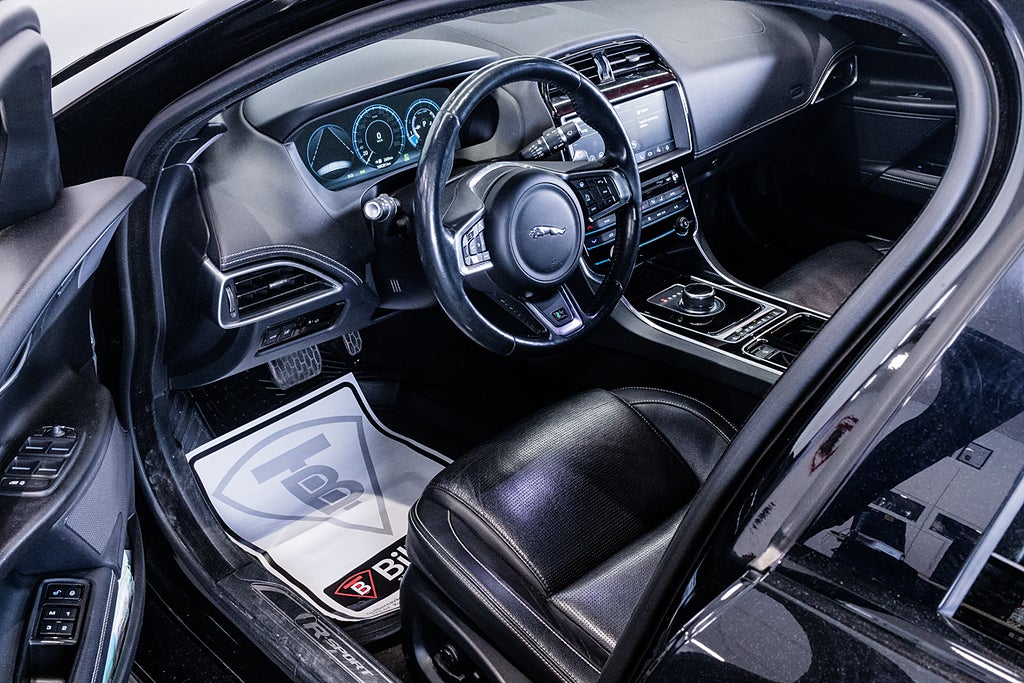 Jaguar XE 2018 - miniatyr 11