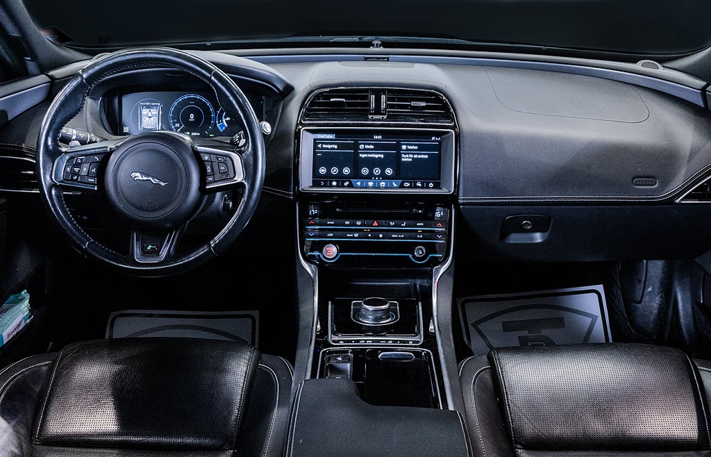 Jaguar XE 2018 - miniatyr 15
