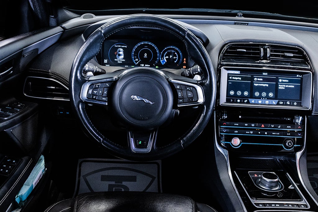 Jaguar XE 2018 - miniatyr 16